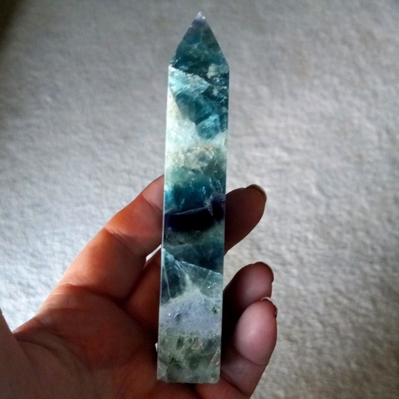 Beautiful Feather Fluorite with Druzy and Rainbows Crystal Tower. - Picture 4 of 13